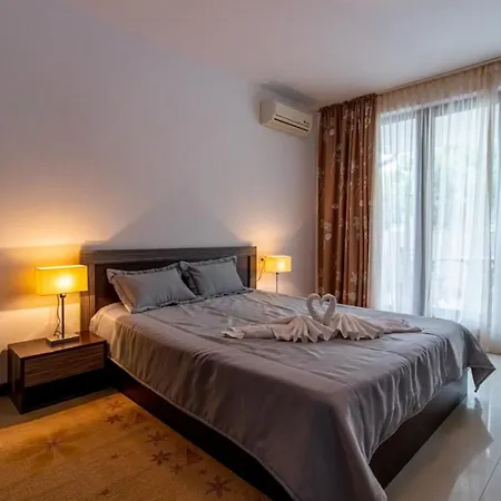 Casa Real Ii Frontline Apartment