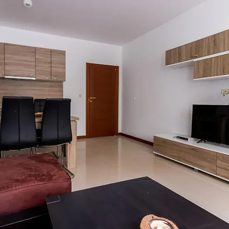Casa Real Ii Frontline Apartment
