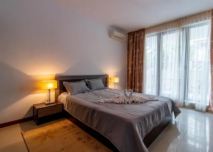 Casa Real Ii Frontline Apartment