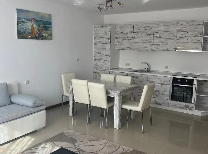 Casa Real Ii Frontline